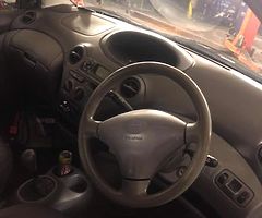 2000 Toyota Yaris - Image 8/10
