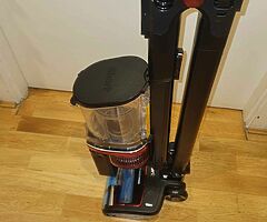Shark  vacuum  cleaner  Iz300UKT