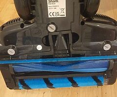 Shark  vacuum  cleaner  Iz300UKT