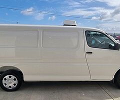 2010 TOYOTA HIACE - Image 5/10