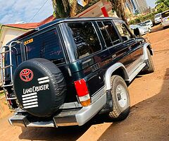 Toyota Land Cruiser 
Model 1999 - Image 3/10