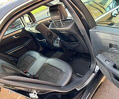 2013 Mercedes Benz E350 AMG LINE - Image 4/7