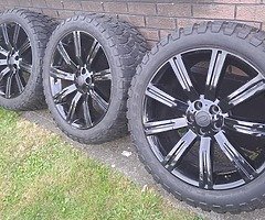 Range Rover Stormer 22 - inch Alloy Wheels with Brilliant All Terrain Tyres - Image 6/8