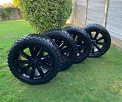 Range Rover Stormer 22 - inch Alloy Wheels with Brilliant All Terrain Tyres - Image 8/8