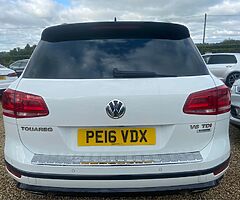 2016 Volkswagen Touareg - Image 4/10