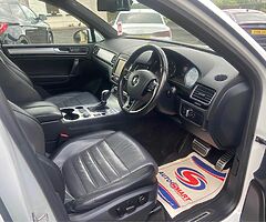 2016 Volkswagen Touareg - Image 6/10
