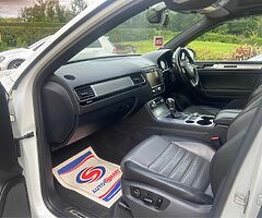 2016 Volkswagen Touareg - Image 7/10