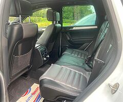 2016 Volkswagen Touareg - Image 8/10