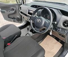 162 Toyota Yaris/Vitz 1.0L Automatic - Image 5/10