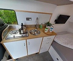5 berth Mercedes Sprinter campervan - Image 8/10