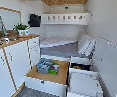 5 berth Mercedes Sprinter campervan - Image 9/10