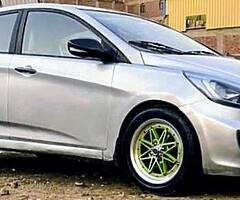 هيونداى اكسنت RB ٢٠١٥ فابريكا اتنين ايرباج وفرامل ABS وطاره مالتى وشاشه عرض