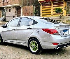 هيونداى اكسنت RB ٢٠١٥ فابريكا اتنين ايرباج وفرامل ABS وطاره مالتى وشاشه عرض