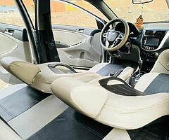 هيونداى اكسنت RB ٢٠١٥ فابريكا اتنين ايرباج وفرامل ABS وطاره مالتى وشاشه عرض - Image 5/9