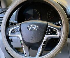 هيونداى اكسنت RB ٢٠١٥ فابريكا اتنين ايرباج وفرامل ABS وطاره مالتى وشاشه عرض - Image 6/9