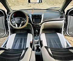 هيونداى اكسنت RB ٢٠١٥ فابريكا اتنين ايرباج وفرامل ABS وطاره مالتى وشاشه عرض - Image 9/9