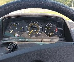 Mercedes 230CE - Image 8/9