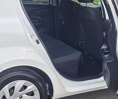 Toyota Aqua 2017 Self charging - Image 5/10