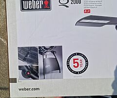 Weber q2000 white