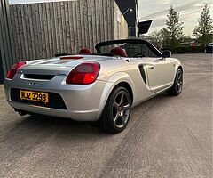 2003 Toyota MR2