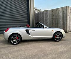 2003 Toyota MR2 - Image 5/9