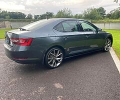 2017 (171) Skoda Superb 2.0 TDI SE Business Sportline Style - Image 5/10