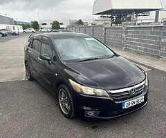 08 HONDA STREAM 7 SEATS