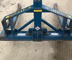 Round bale handler