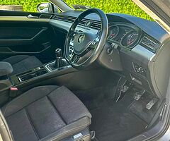 Volkswagen Passat 2016 - Image 4/8