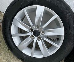 Genuine VW polo alloys - Image 5/6