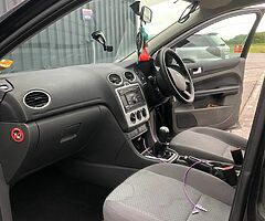Ford focus LX - Image 6/10