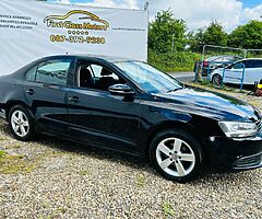 2013  Volkswagen Jetta automatic we finance - Image 4/10