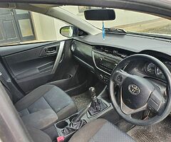 132 Toyota Auris - Image 5/7