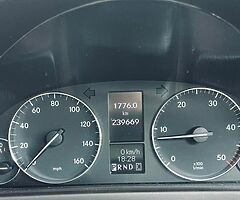 07 Mercedes C-Class Automatic - Image 8/9