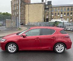 2016 Lexus IS 200 - Image 8/10