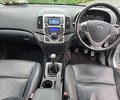 '09 Hyundai I30 Premium 1.6 CRDI hatchback - Image 5/10