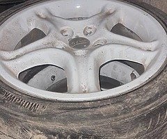 Any1 know the make of these?