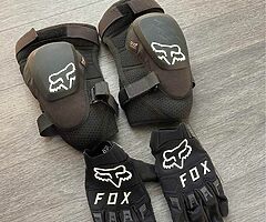 FOX KNEE PADS AND GLOVES
