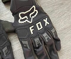 FOX KNEE PADS AND GLOVES