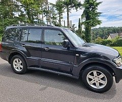 Mitsubishi pajero 3.2 automatic 5 seater crewcab,