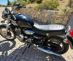 TRIUMPH THUNDERBIRD 900