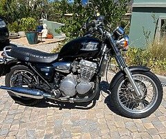 TRIUMPH THUNDERBIRD 900