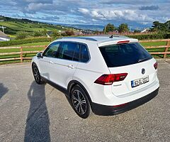 2016 VW Tiguan - Image 4/10