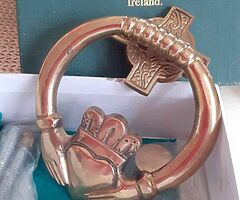 Brass claddagh celtic cross door knocker size almost 5 ins x 3 half ins very rare in box with fittin - Image 5/5