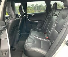 2013 VOLVO XC60 R DESIGN D4 2.0 DIESEL 163 BHP LEATHER LOW MILEAGE 6 SPEED MANUAL - Image 7/10