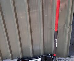 BRAND NEW 4TON LOW PROFILE FLOOR JACK