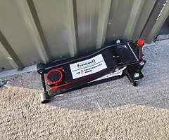 BRAND NEW 4TON LOW PROFILE FLOOR JACK