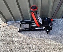 BRAND NEW 4TON LOW PROFILE FLOOR JACK - Image 3/3