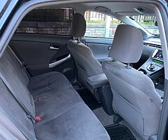 Toyota Prius - Image 6/10