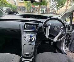 Toyota Prius 1.8 Hybrid Automatic - Image 4/10